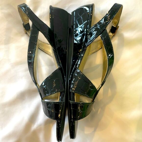 Walking Cradles Black Strappy Sandals. NEW - Picture 7 of 7